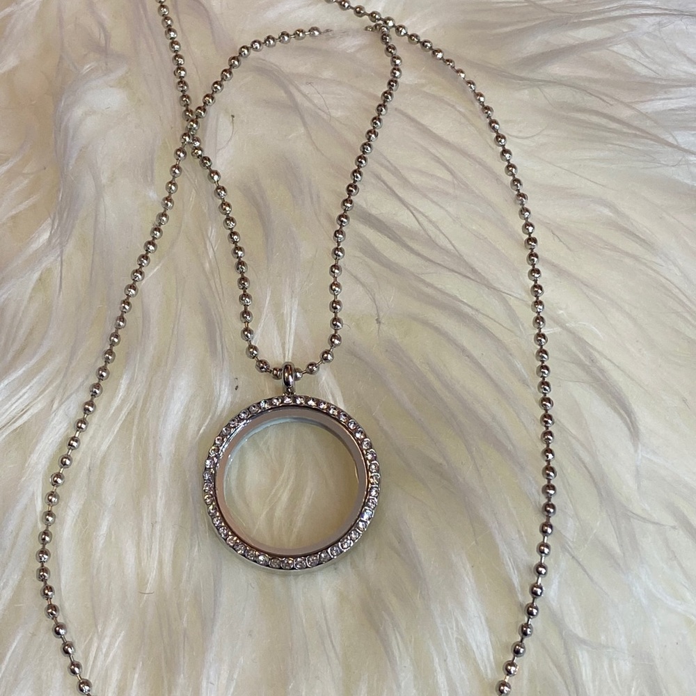Necklace - Picture 1 of 2